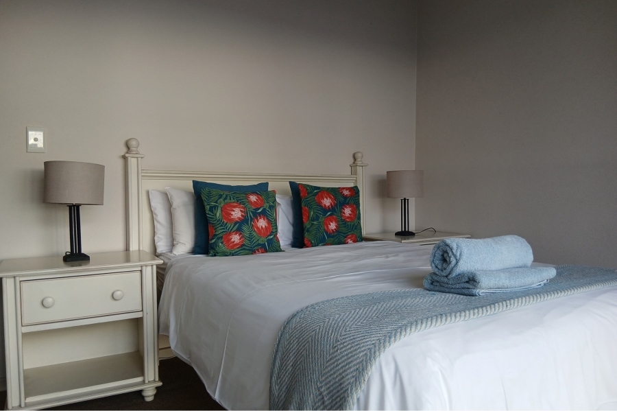 To Let 2 Bedroom Property for Rent in Santos Bay Western Cape